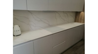 Стільниця з робочою стінкою із кварцу