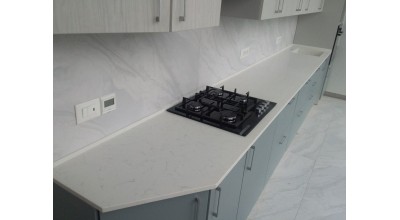 Стільниця кварц, мийка кварц